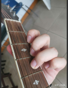  我的手指好痛啊！ 刚开始练习的时候