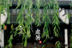 一般是在底座上放灯盏或蜡烛